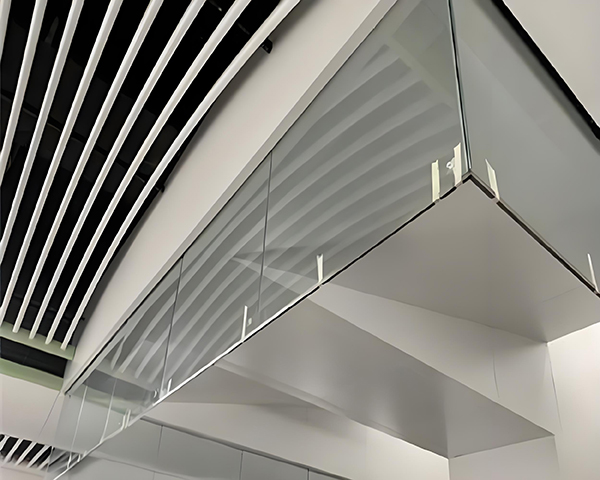 杂多玻璃杂多挡烟垂壁