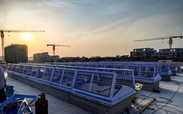 消防杂多排烟窗工作原理