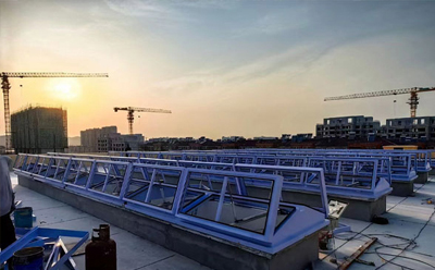 消防杂多排烟窗开启角度