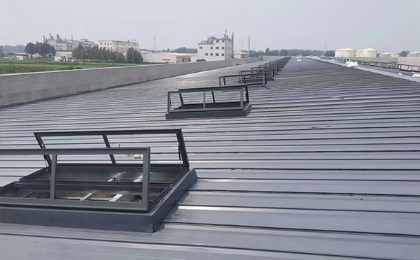 某中学室内体育馆杂多排烟窗改造项目