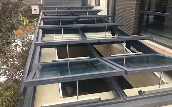 某轨道交通车辆维修车间杂多排烟窗应用