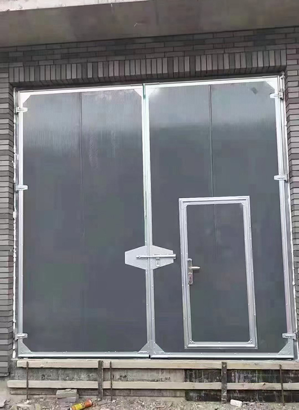 杂多工业平开门在大型设备制造车间的应用实例