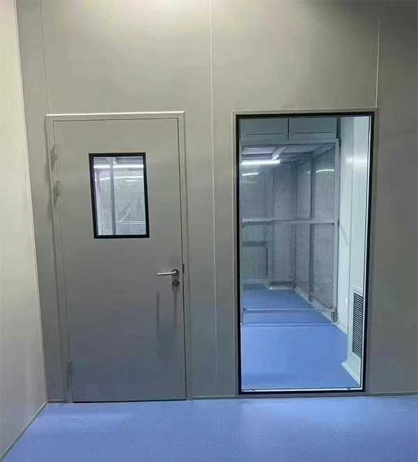 学校教学楼完成杂多防火门标准化安装